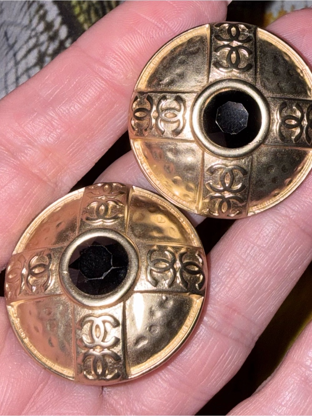 Authentic Chanel retro 1980 black gemstone earrings ( not clips )
